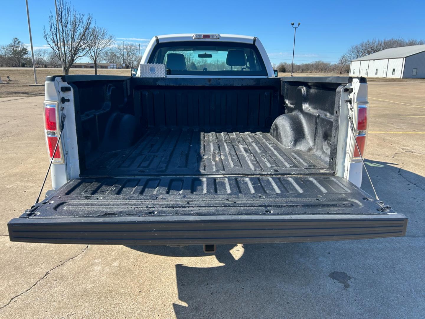 2011 White /Gray Ford F-150 STX 6.5-ft. Bed 2WD (1FTPF1CF1BK) with an 5.0L V8 OHV 16V engine, 4-Speed Automatic transmission, located at 17760 Hwy 62, Morris, OK, 74445, (918) 733-4887, 35.609104, -95.877060 - 2011 FORD F-150 HAS THE 5.0L V8 AND IS RWD. FEATURES POWER LOCKS, POWER WINDOWS, POWER MIRRORS, AM/FM STEREO, SIRIUS STEREO CD PLAYER, AUXILLARY PORT, BED LINER, CRUISE CONTROL, TRACTION CONTROL, MULTI-FUNCTION STEERING CONTROL. A PREMIER ALTERNATIVE FUEL CONVERSION THAT IS EPA-APPROVED. EXTREMELY C - Photo#15